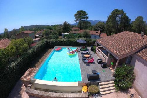 Charmante Villa proche Porto Vecchio grande piscine chauffée gîte à louer Zonza