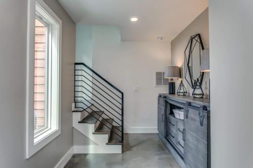 Brand New Music City Townhome - Close to East Nashville & Famous Broadway Street - image 5