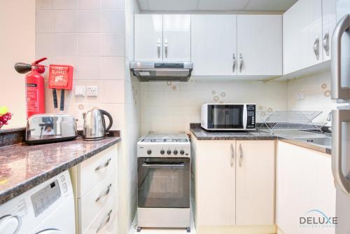 Gentle Studio in Uniestate Sports Tower Dubai Sports City by Deluxe Holiday Homes, Dubai (photo 9)