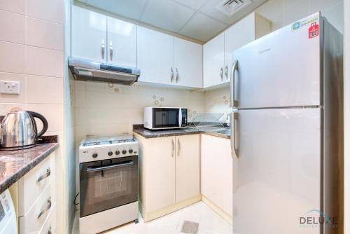 Gentle Studio in Uniestate Sports Tower Dubai Sports City by Deluxe Holiday Homes, Dubai (photo 10)