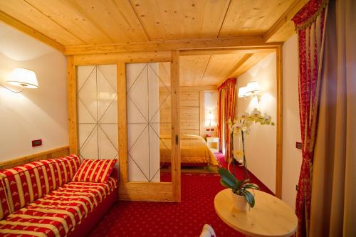 3 twin beds, 1 sofa bed