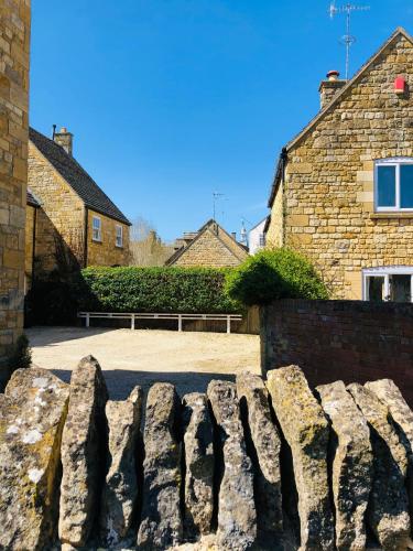 Cotswold Chic Retreats 'Cloud Nine' in the Heart of Chipping Campden