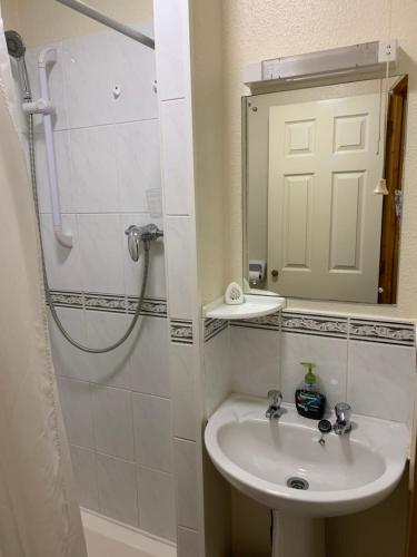 Alondra Contactless Hotel by BET Stays – Blackpool