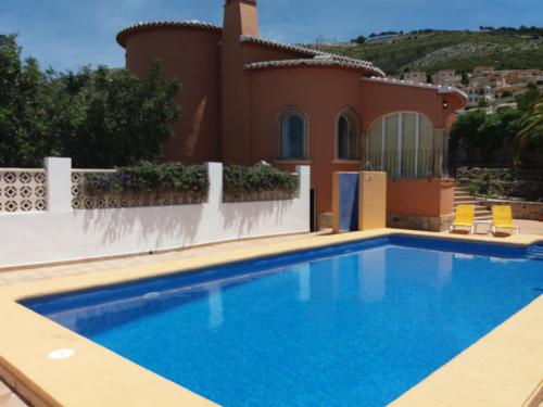 Gepflegtes Ferienhaus mit großem Privatpool in 3726 Benitachell