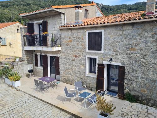 Maison au cœur du village gîte à louer Casalabriva