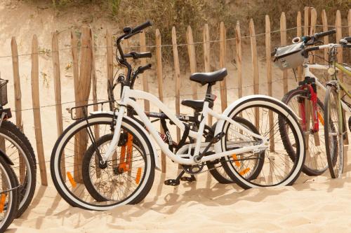 Hotel Le Pavillon Bleu - image 11