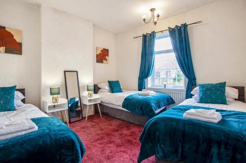 Staywhenever NWT- 4 Bedroom House, King Size Beds, Sleeps 9