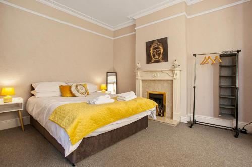 Staywhenever NWT- 4 Bedroom House, King Size Beds, Sleeps 9 - Stoke on Trent