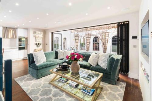 Exceptional, boutique retreat Bath road Cheltenham gîte à louer Charlton Lane Acute Mental Illness Unit