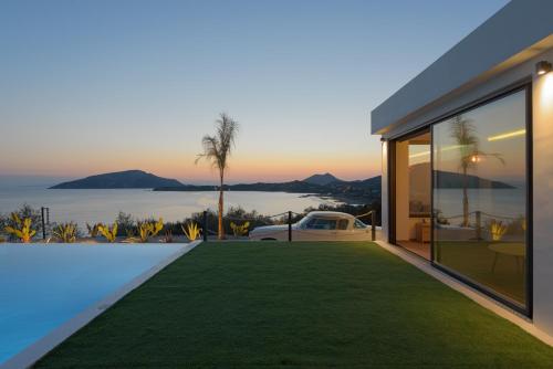 Sounio Black Villa