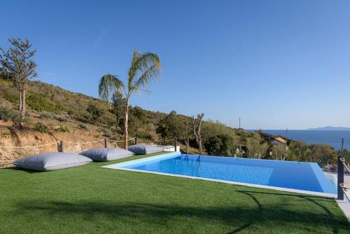 Sounio Black Villa