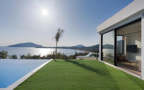 Sounio Black Villa