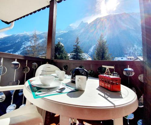 ระเบียง/ชานเรือน, La Rivière Vue Mont Blanc in เลอ ลิเร