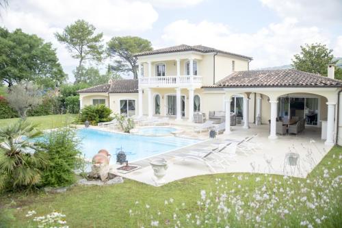 Magnifique Villa a 2km du Royal Mougins Golf gîte à louer Les Baraques