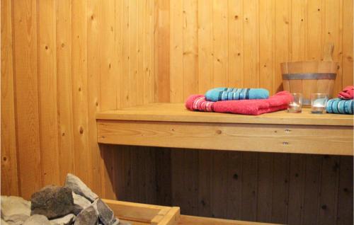 Діяльність, 3 Bedroom Awesome Home In Extertal in Extertal