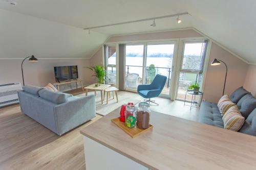 2 twin beds, 2 sofa beds