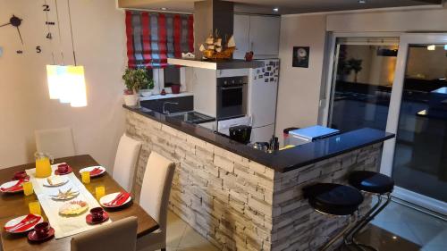 Iekārtas, Villa Bubica- cozy holiday home in rural area with pool in Stankovci
