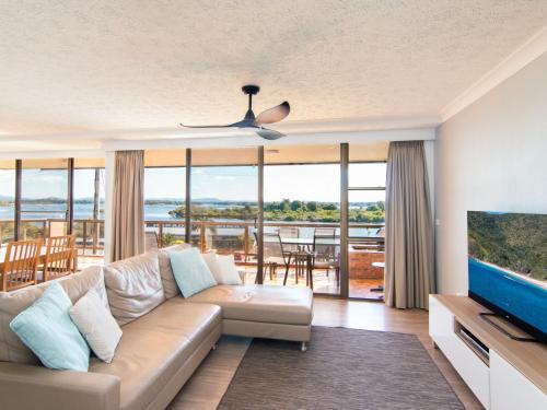 Island View 4 -Opposite Wallis Lake!