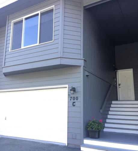 OceanView Townhouse - image 3