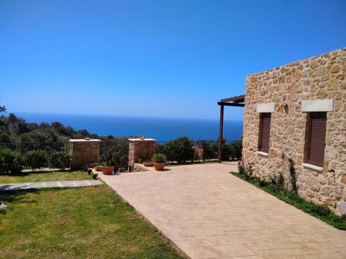  Roussa's House in Agia Paraskevi