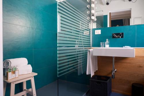 Double Room with Balcony image 10