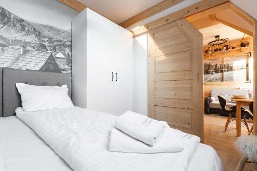 Deluxe Apartment with mountain view image 8