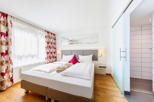 Suite with Garden View image 6