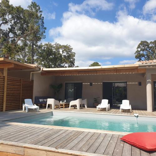 Villa Natali 8 pers piscine 5 minutes plage gîte à louer Forêt de Zonza