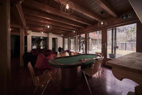 Alpine Base Hostel - Adults only 5