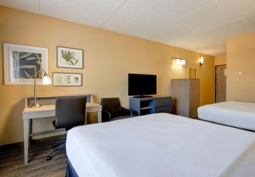 Comfort Inn & Suites St Paul Northeast