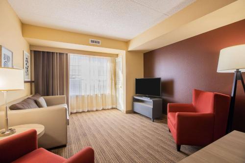 Comfort Inn & Suites St Paul Northeast