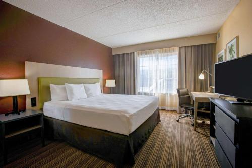 Comfort Inn & Suites St Paul Northeast