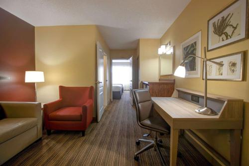 Comfort Inn & Suites St Paul Northeast