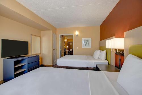 Comfort Inn & Suites St Paul Northeast