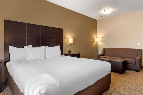 Comfort Inn & Suites in Paw Paw, USA