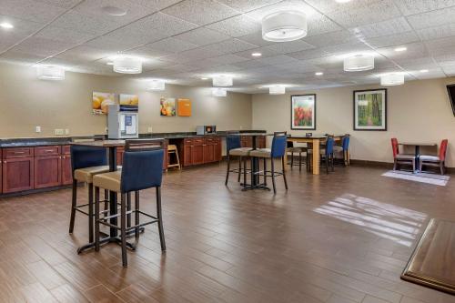 Comfort Inn & Suites Paw Paw