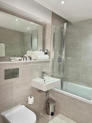 Axiom Park Hotel - image 10