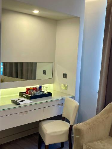 Axiom Park Hotel - image 14