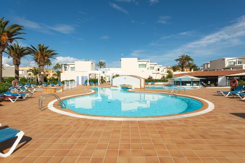Apartamento 15 con terraza y piscina en Corralejo - image 11