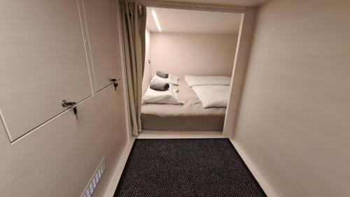 Cabin HOSTEL – Ljubljana, NY