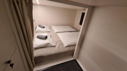 Cabin HOSTEL – Ljubljana, NY