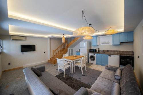 设施服务, 萨洛尼卡套房 (Salonika Suites) in 费特希耶