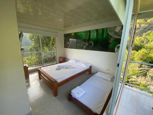 1 double bed, 1 twin bed