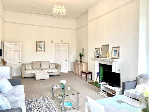 Grosvenor Apartments in Bath - Great for Families, Groups, Couples, 80 sq m, Parking