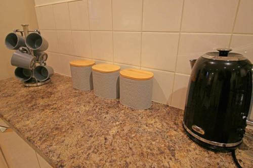 Sillars Getaways - Modern Two Bedroom Apartment - Central Darlington