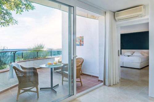Hotel Costa Brava - image 2