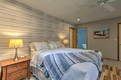 Peaceful Poconos Cabin with Lake Access and Views - image 8