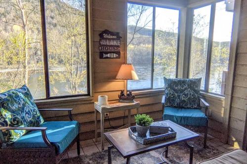 Waterfront Branson Family Condo Less Than 5 Mi to Strip! in Branson, USA
