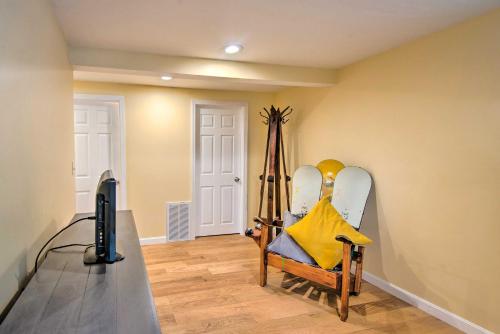 Cozy White Mtn Hideaway about 4 Mi to Hike and Ski!