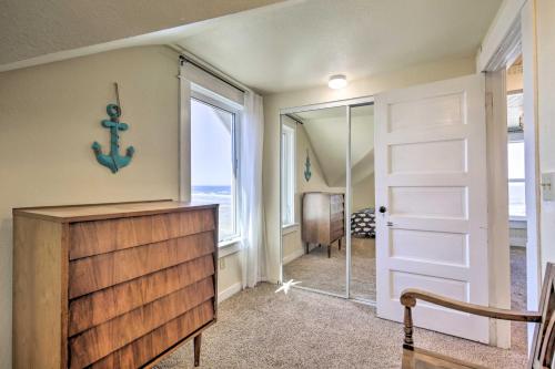 Beachfront Newport Cottage with Private Hot Tub